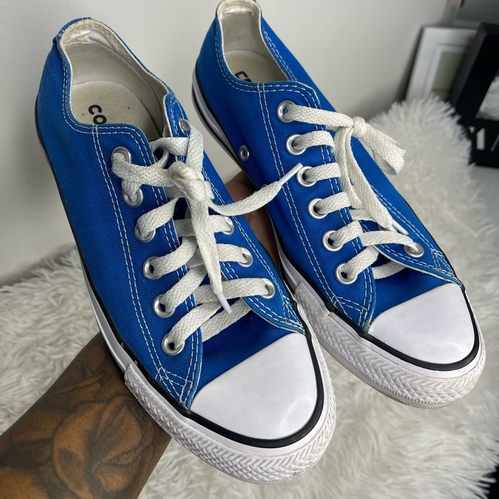 Sneaker shoes